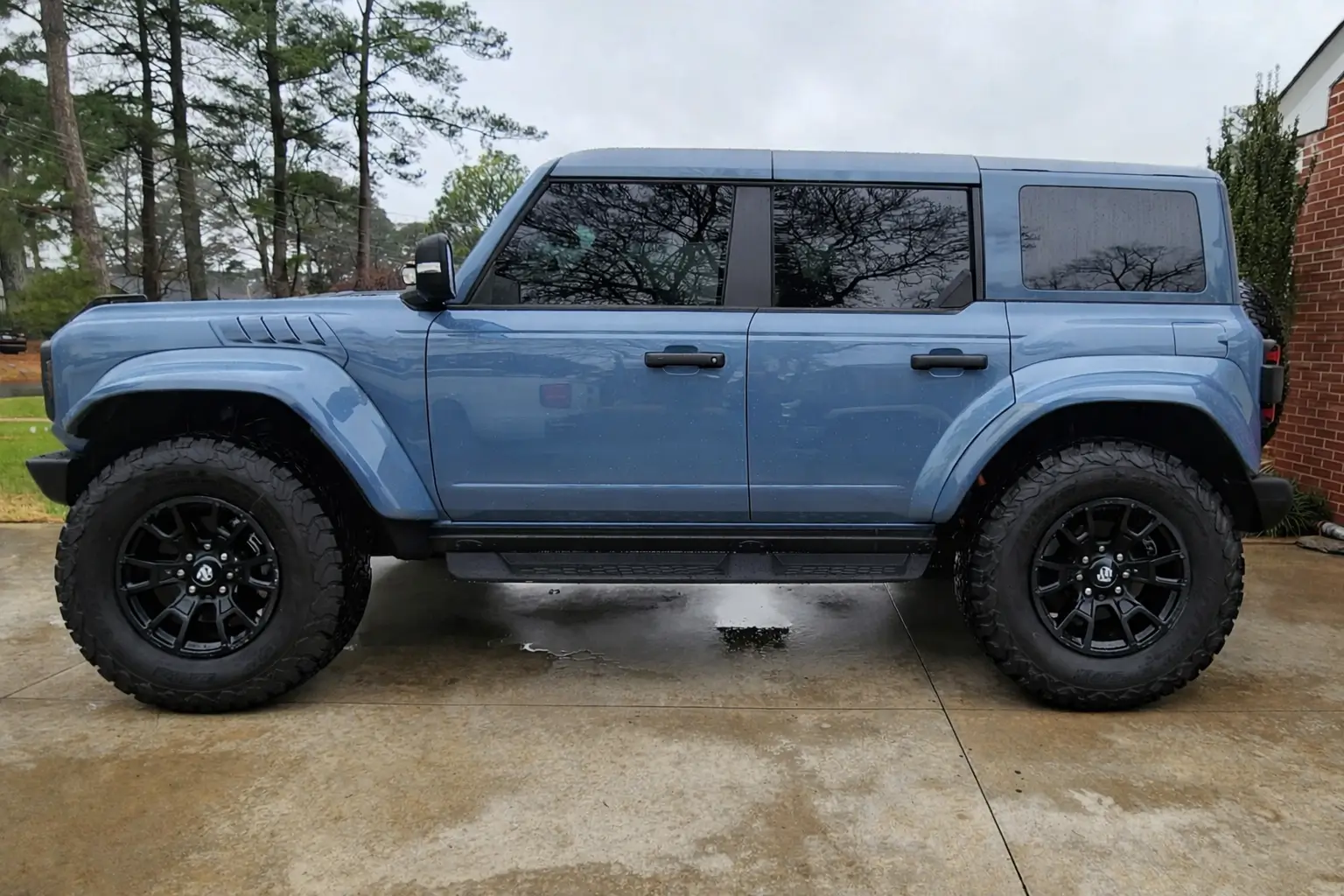 Ford Bronco Color Matched Beauty Rings on wheels - spray paint DIY ChatGPT Image Feb 1, 2026, 12_29_14 PM