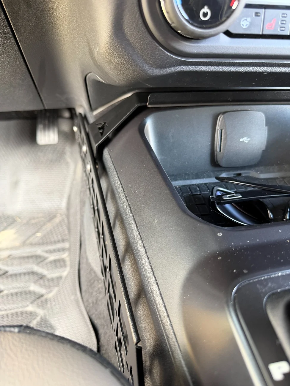 Ford Bronco Mountains2Metal Center Console Molle panel IMG_1427