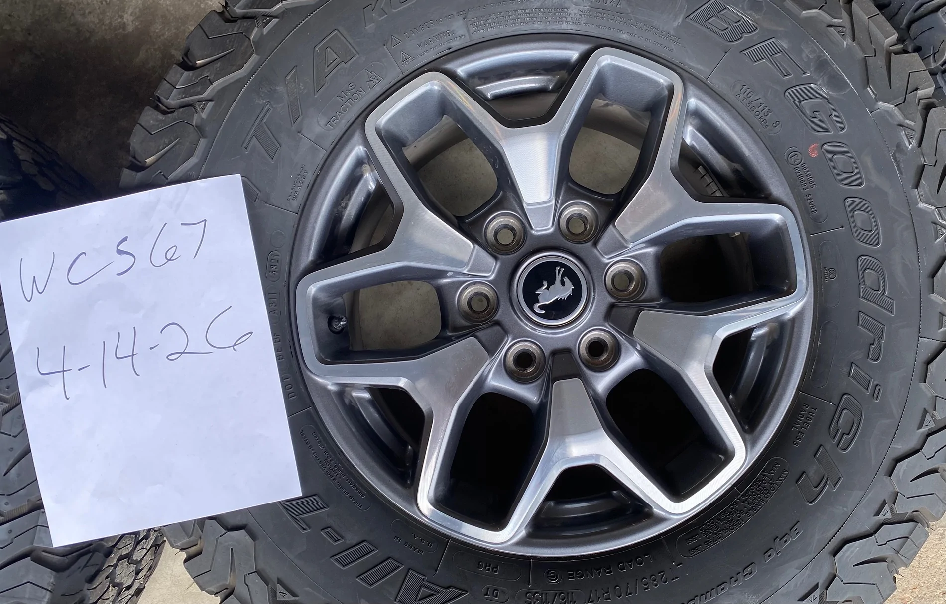 Ford Bronco 2022 Bronco Badlands OEM wheels IMG_4117