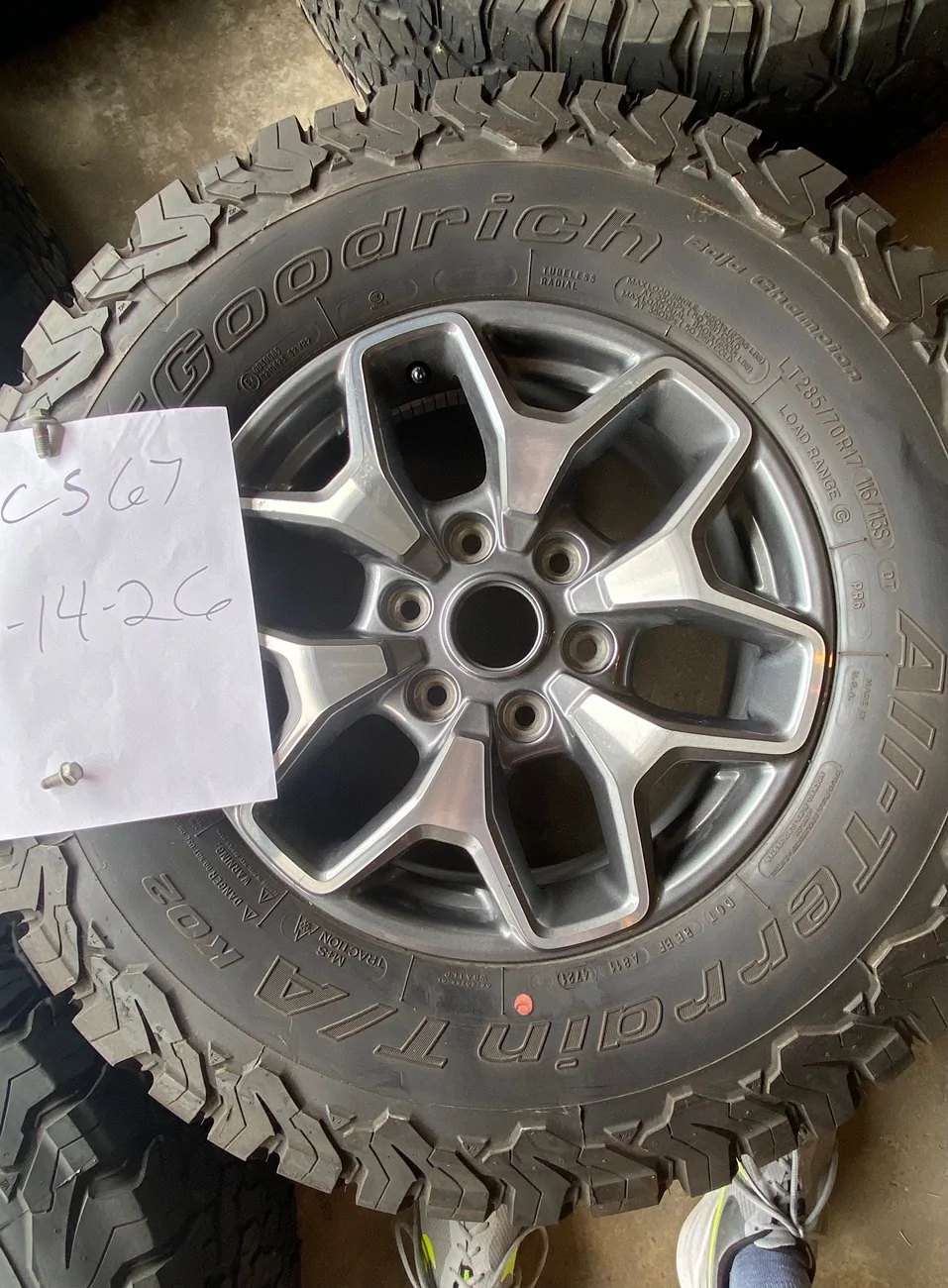 Ford Bronco 2022 Bronco Badlands OEM wheels IMG_4114