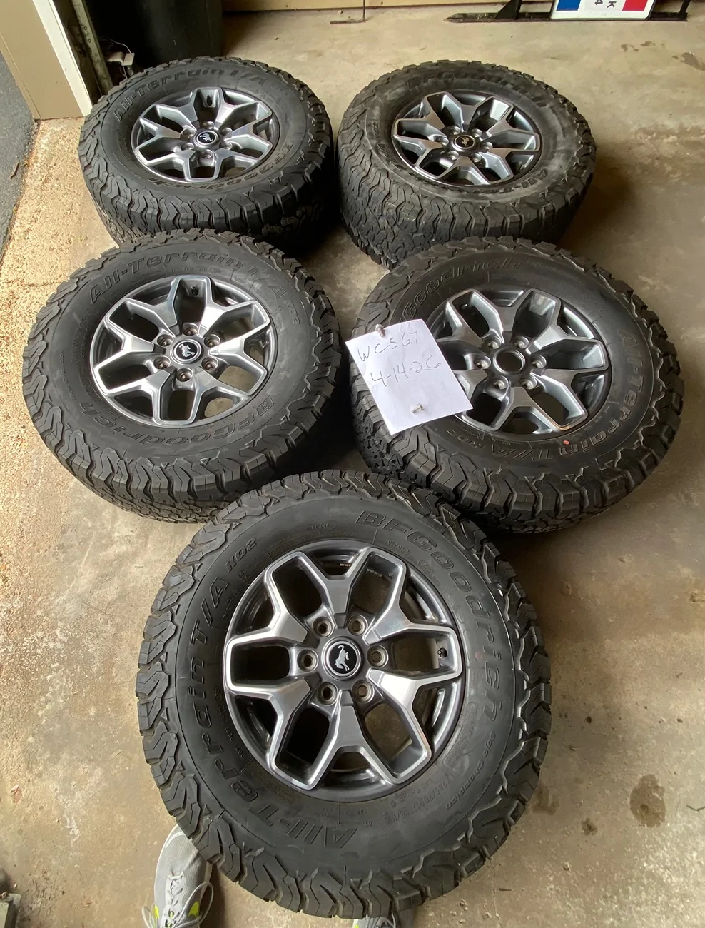 Ford Bronco 2022 Bronco Badlands OEM wheels IMG_4112