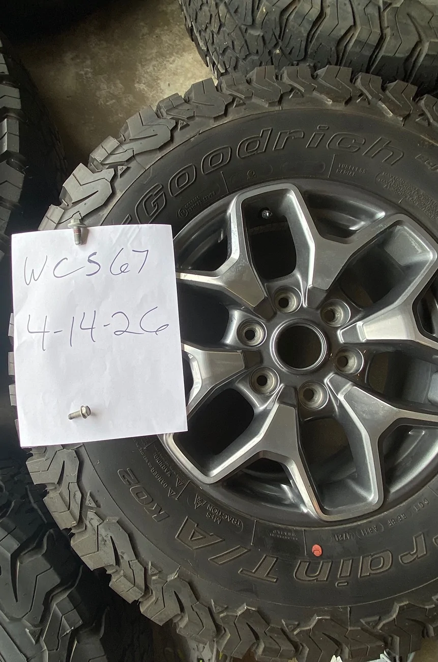 Ford Bronco 2022 Bronco Badlands OEM wheels IMG_4113