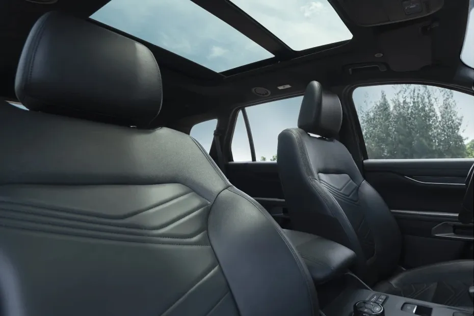 Ford Bronco Rival: 2029 Xterra News & Previews ford-everest-front-seats-157734