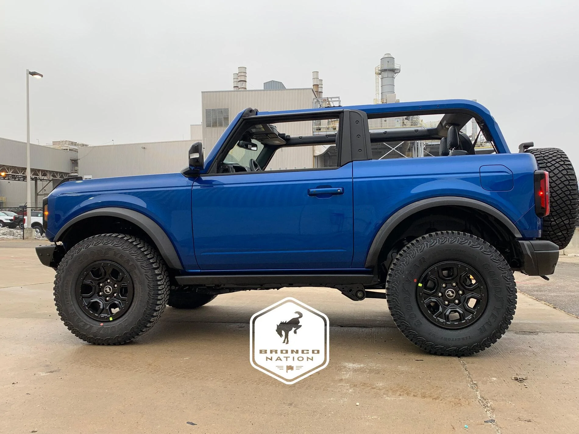 Ford Bronco Lightning Blue vs Ocean Blue IMG_3931 (1)