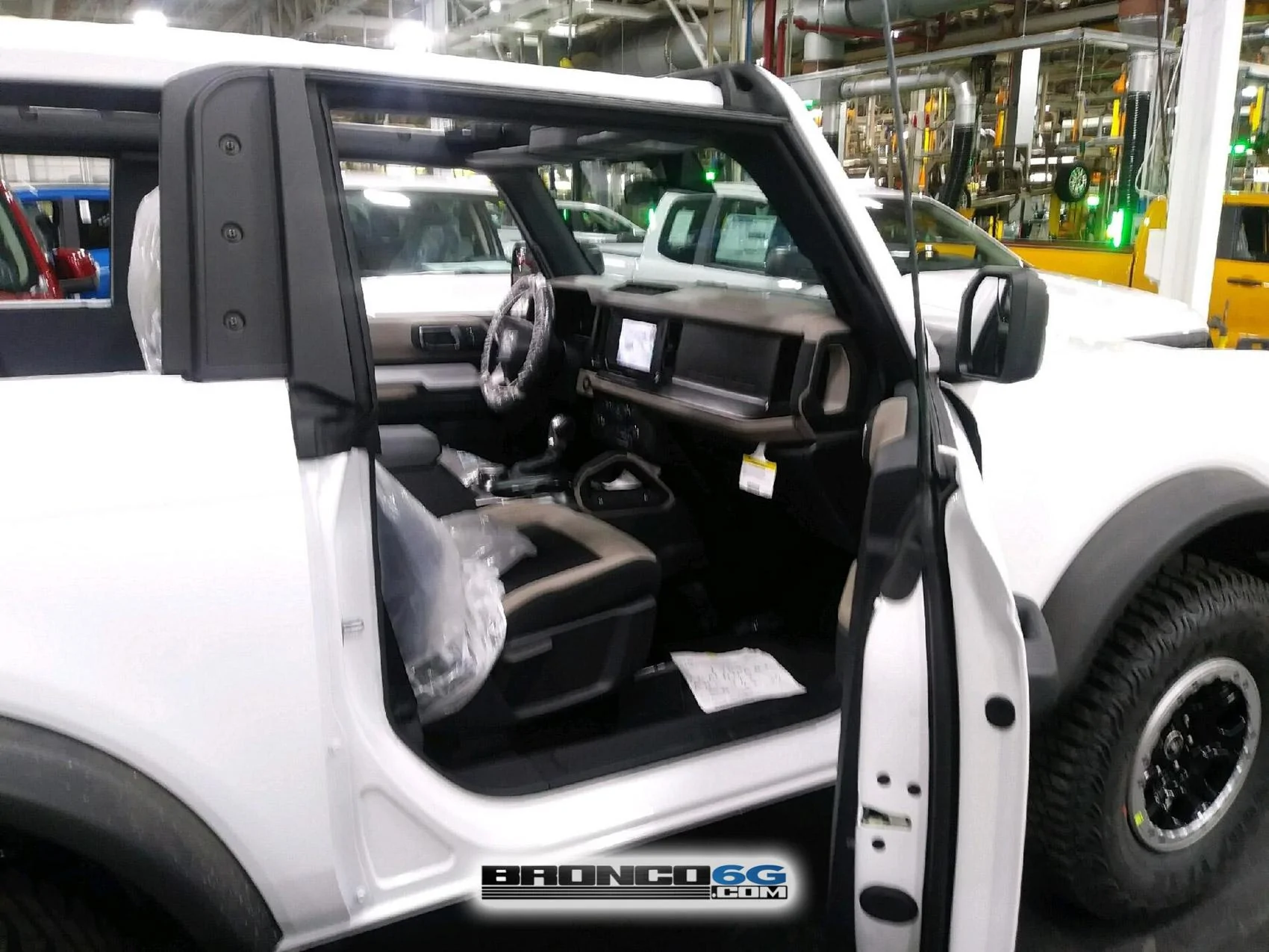 Ford Bronco 15+ Bronco builds from the factory ??♨️ 4 - 2021 Bronco Big Bend Oxford White 7 Interior