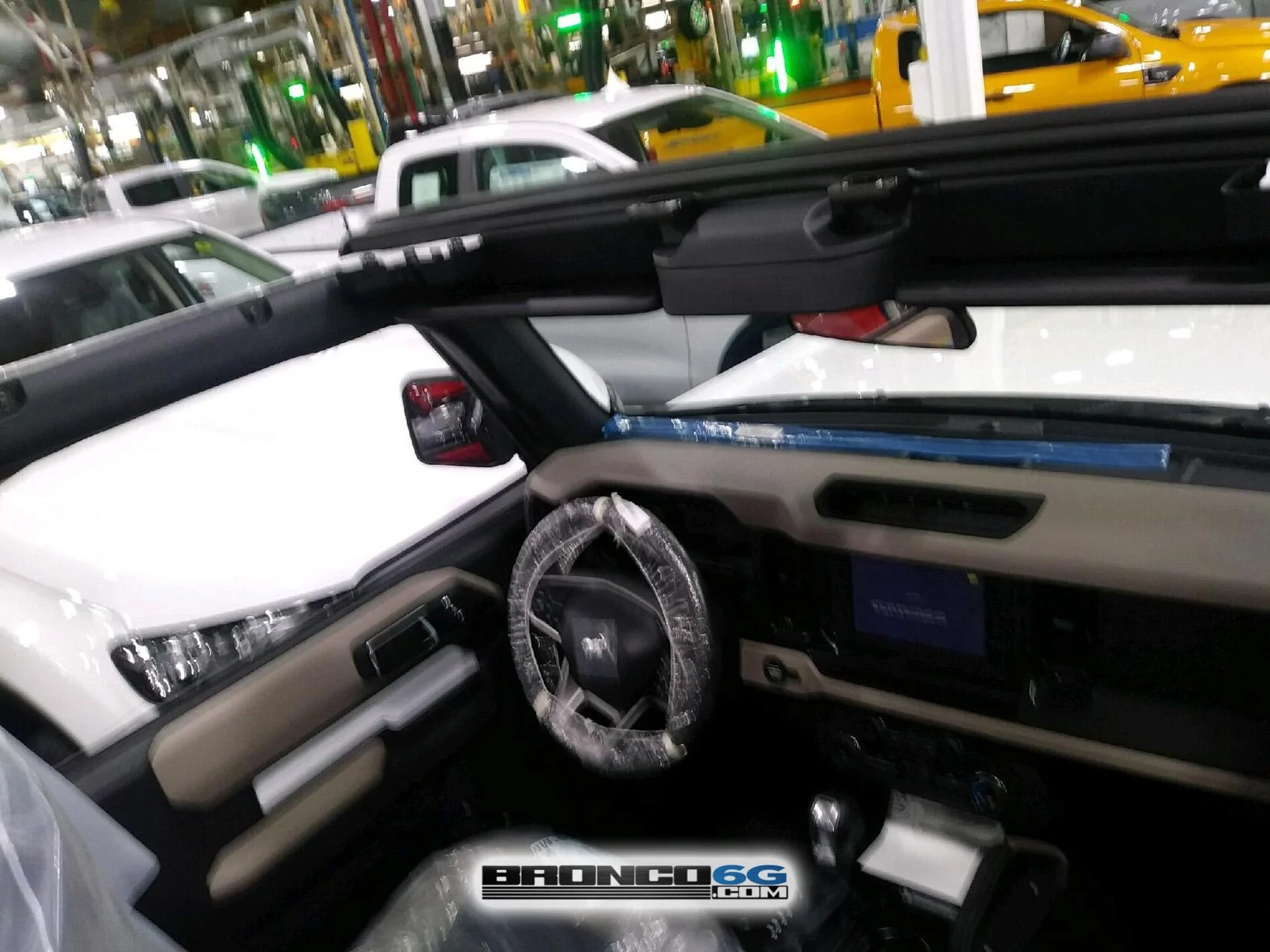 Ford Bronco 15+ Bronco builds from the factory ??♨️ 4 - 2021 Bronco Big Bend Oxford White 5 Interior