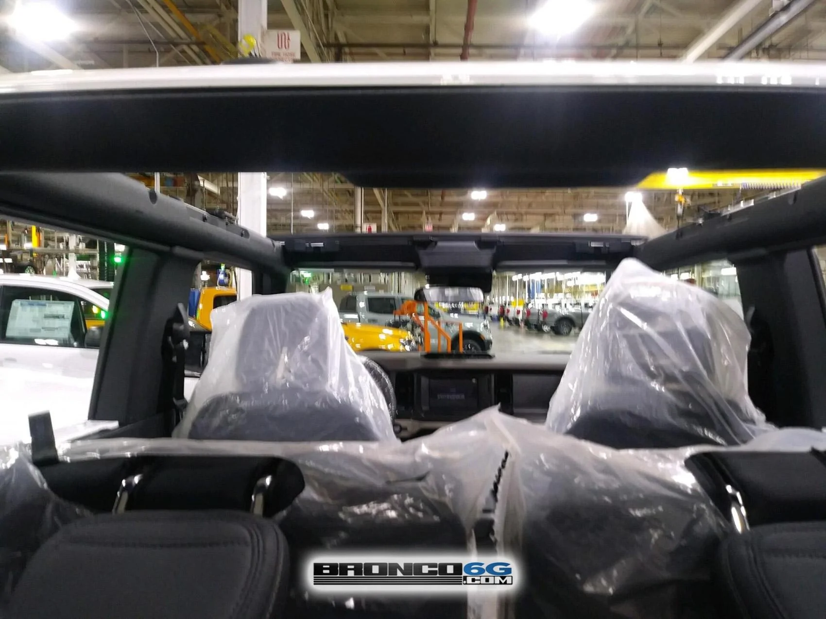 Ford Bronco 15+ Bronco builds from the factory ??♨️ 4 - 2021 Bronco Big Bend Oxford White 4 Interior