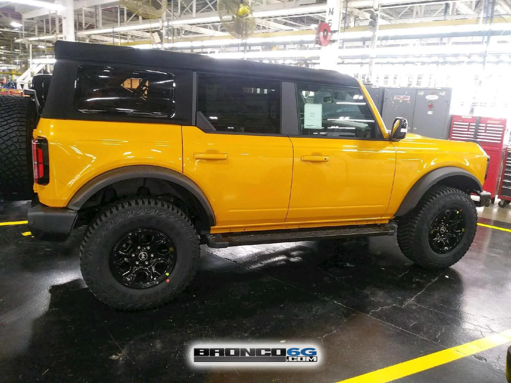Ford Bronco 15+ Bronco builds from the factory ??♨️ 6 - 2021 Bronco Wildtrak Cyber Orange 2