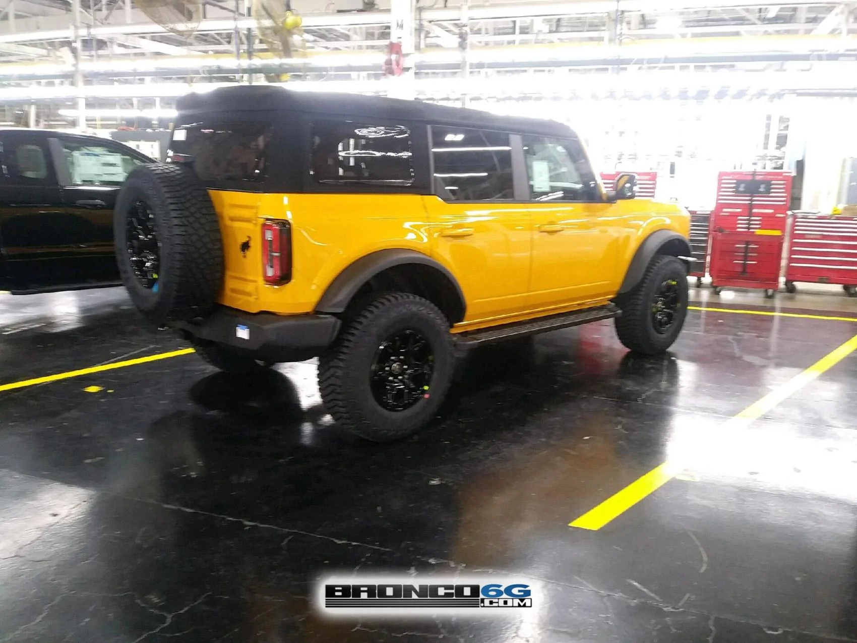 Ford Bronco 15+ Bronco builds from the factory ??♨️ 6 - 2021 Bronco Wildtrak Cyber Orange 3