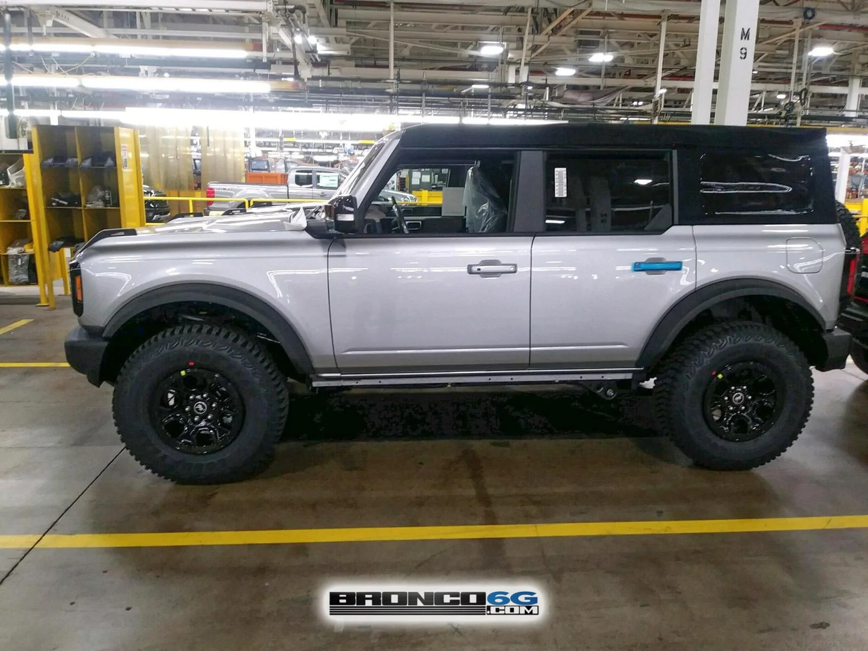 Ford Bronco 15+ Bronco builds from the factory ??♨️ 7 - 2021 Bronco Wildtrak Iconic Silver 4-Door 2