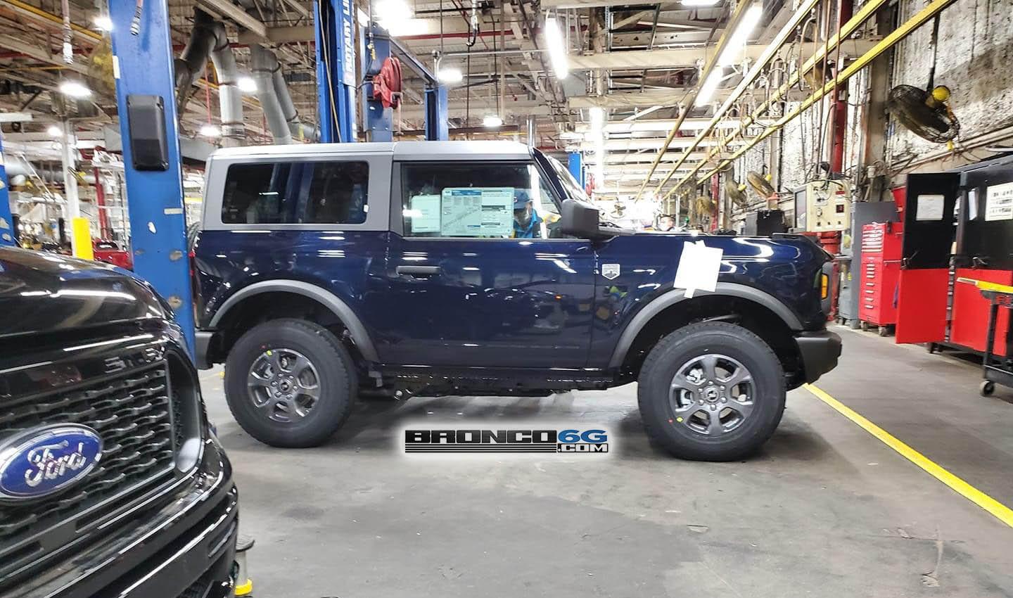 Ford Bronco Final 2021MY Color Poll Antimatter Blue Bronco 2