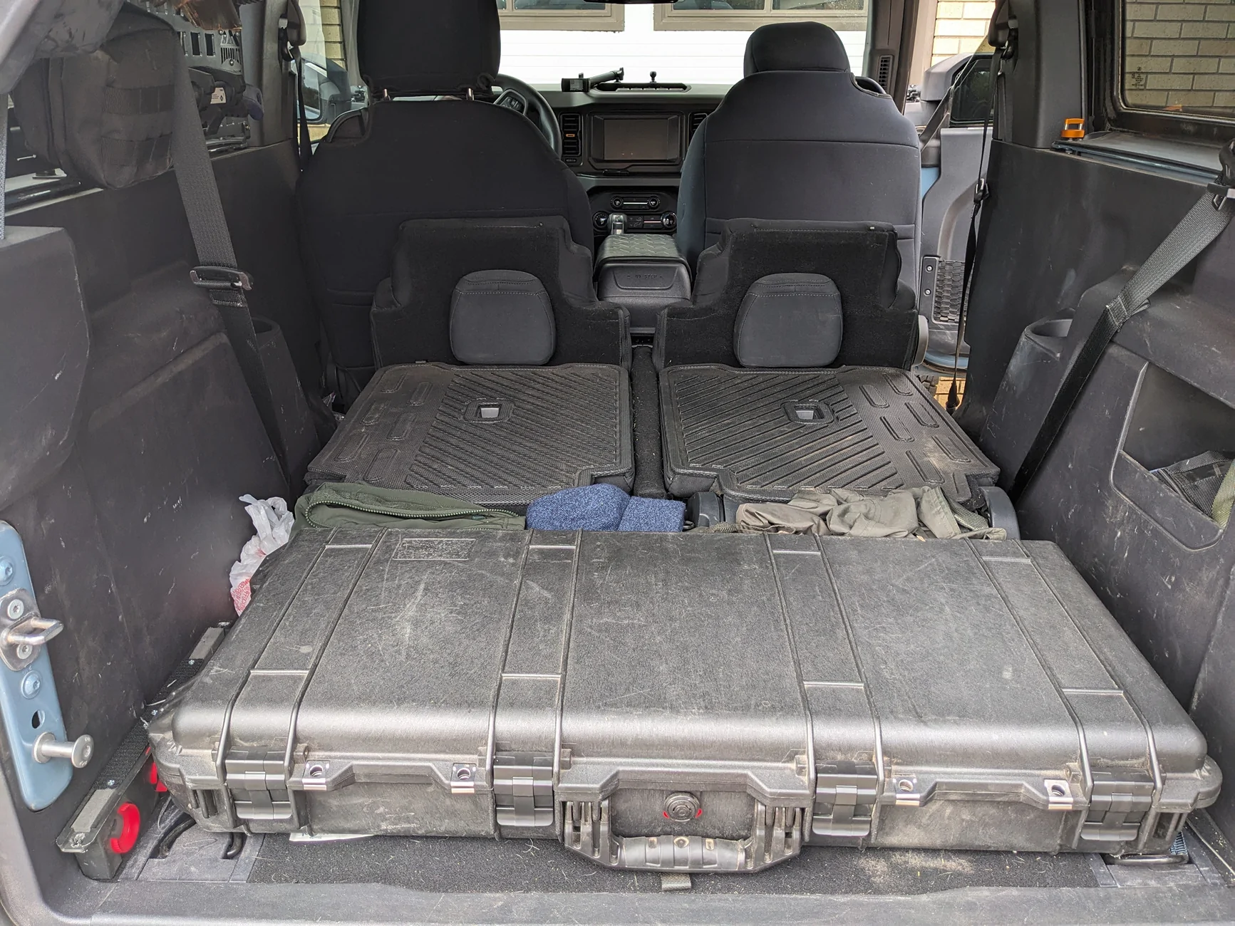 Ford Bronco Riding with dog - Bronco 2-Door options PXL_20250330_193901955