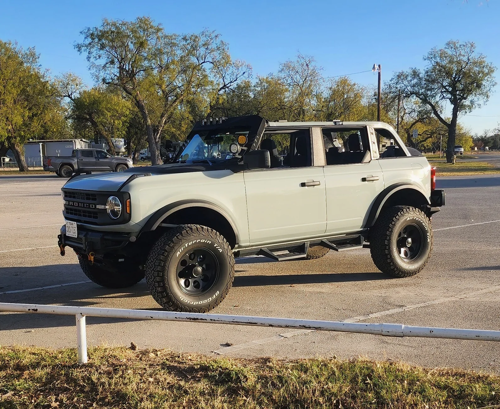 Ford Bronco Day ride to the lake. 554