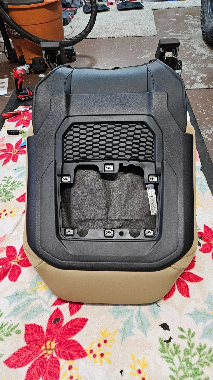 Ford Bronco Changing colored interior bits to black? 20241129_075423
