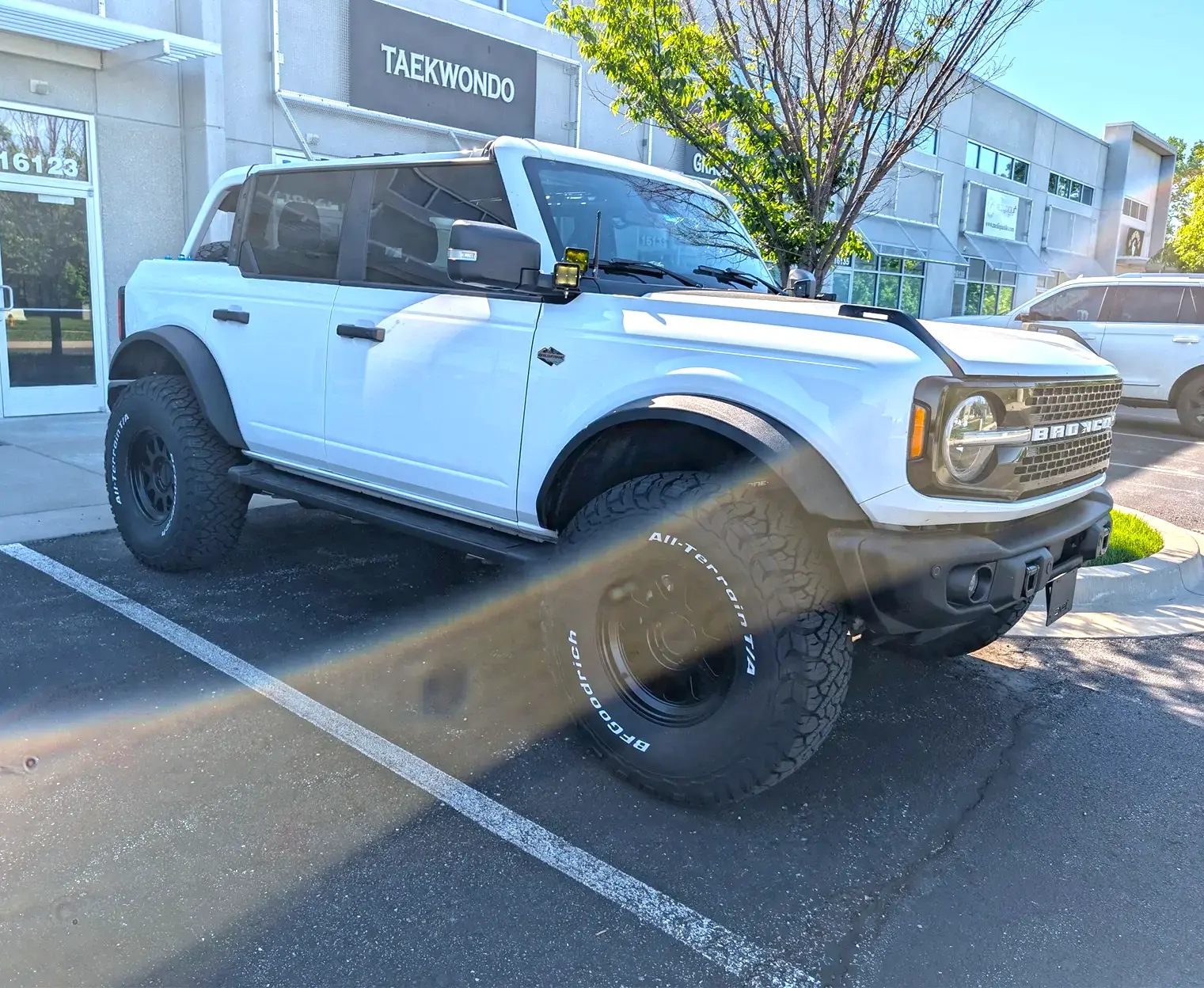 Ford Bronco 37s! Method 316 wrapped in BFG KO3 37x12.50R17 with white lettering 791460-5d0f4c944beffa326eefe1d3da75e591