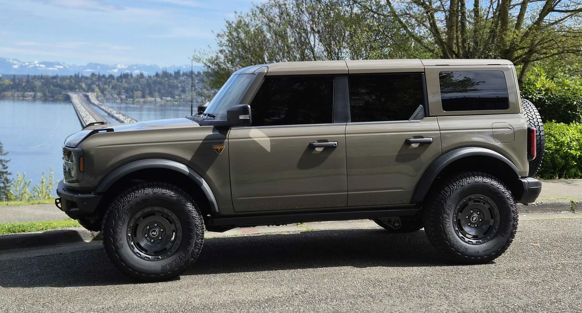 Ford Bronco MARSH GRAY Bronco Club Bronco3