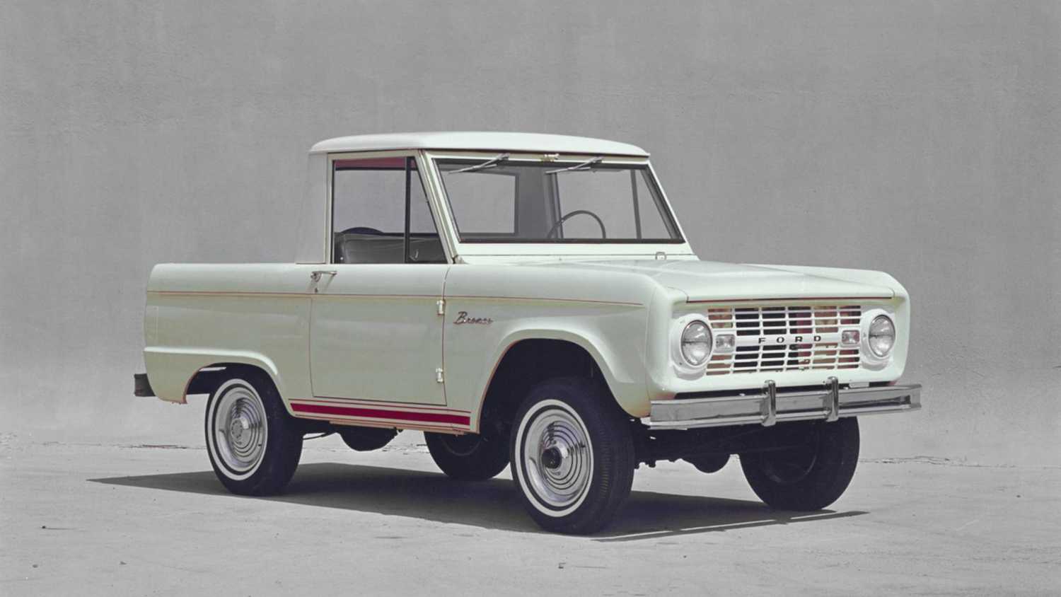 Ford Bronco From northern Virginia, Al the heritage-esque white Ford Bronco first-gen-ford-bronco
