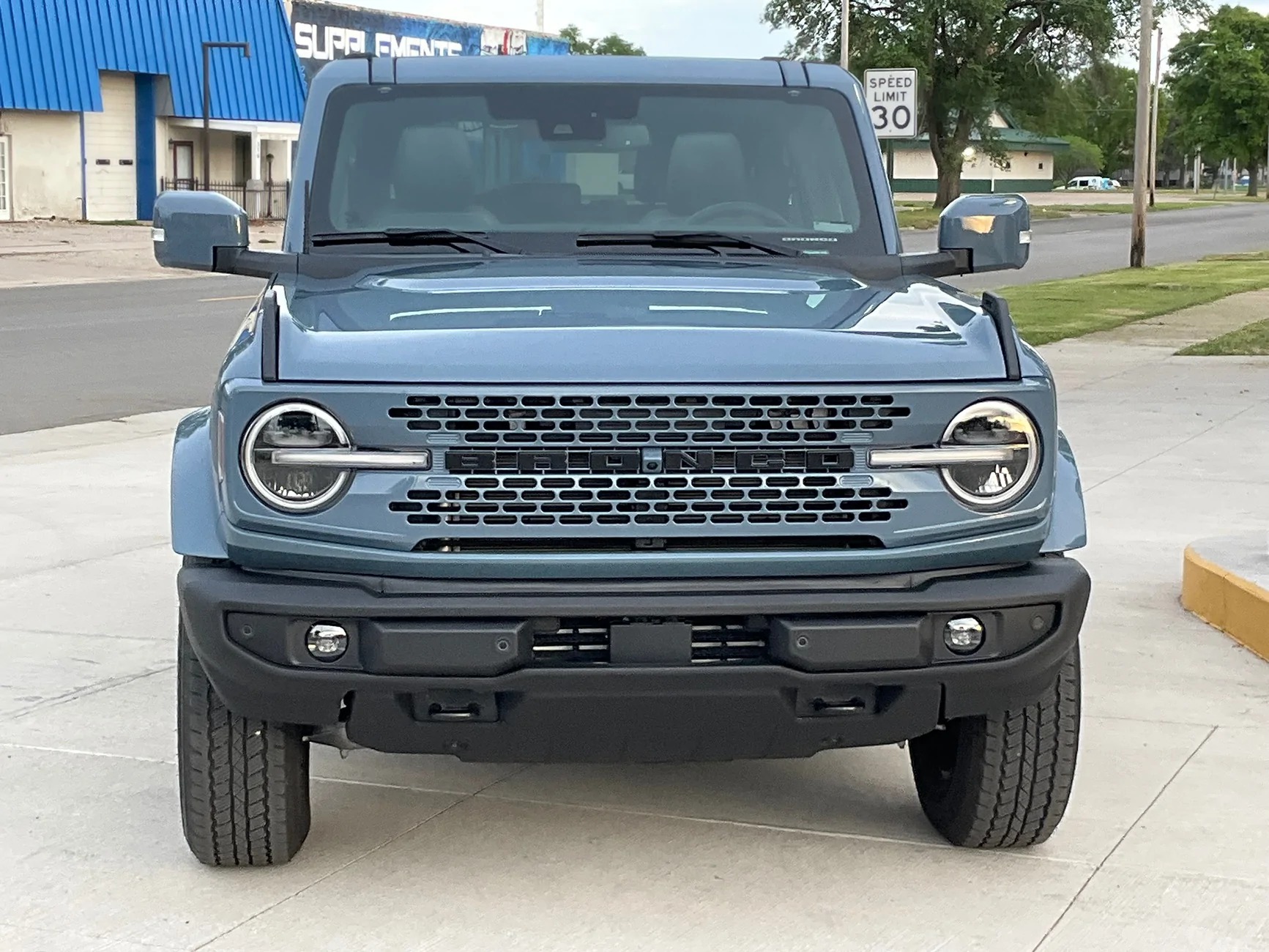 Ford Bronco Changed and painted my grill  in body color IMG_6594