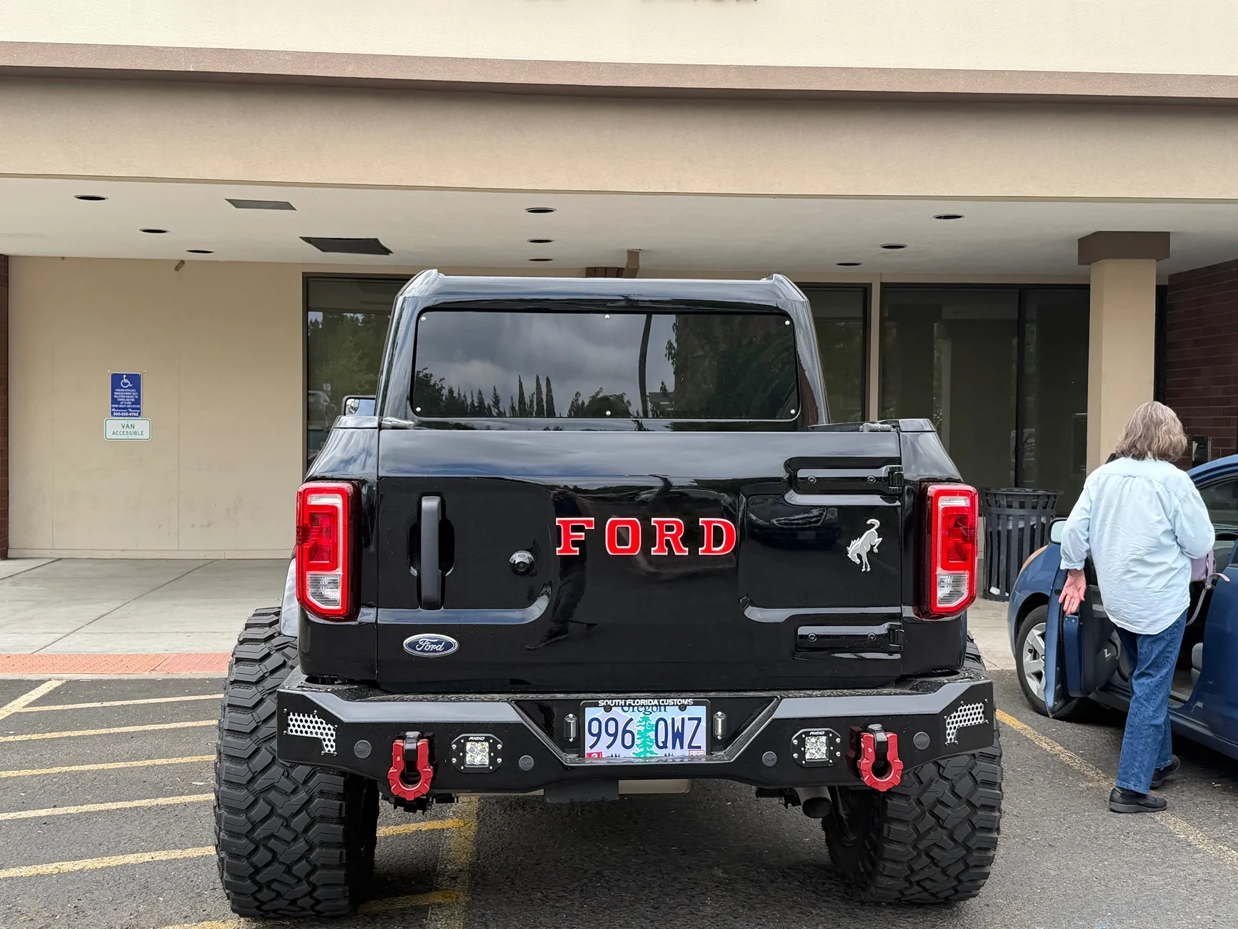 Ford Bronco 6G Bronco Pickup Conversion? Check this out! [2025 Ford Bronco Stallion Pick Up Gloss Black by SoFlo Customs] IMG_1924