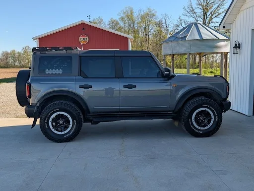 Ford Bronco White or Black Tire lettering out? unnamed
