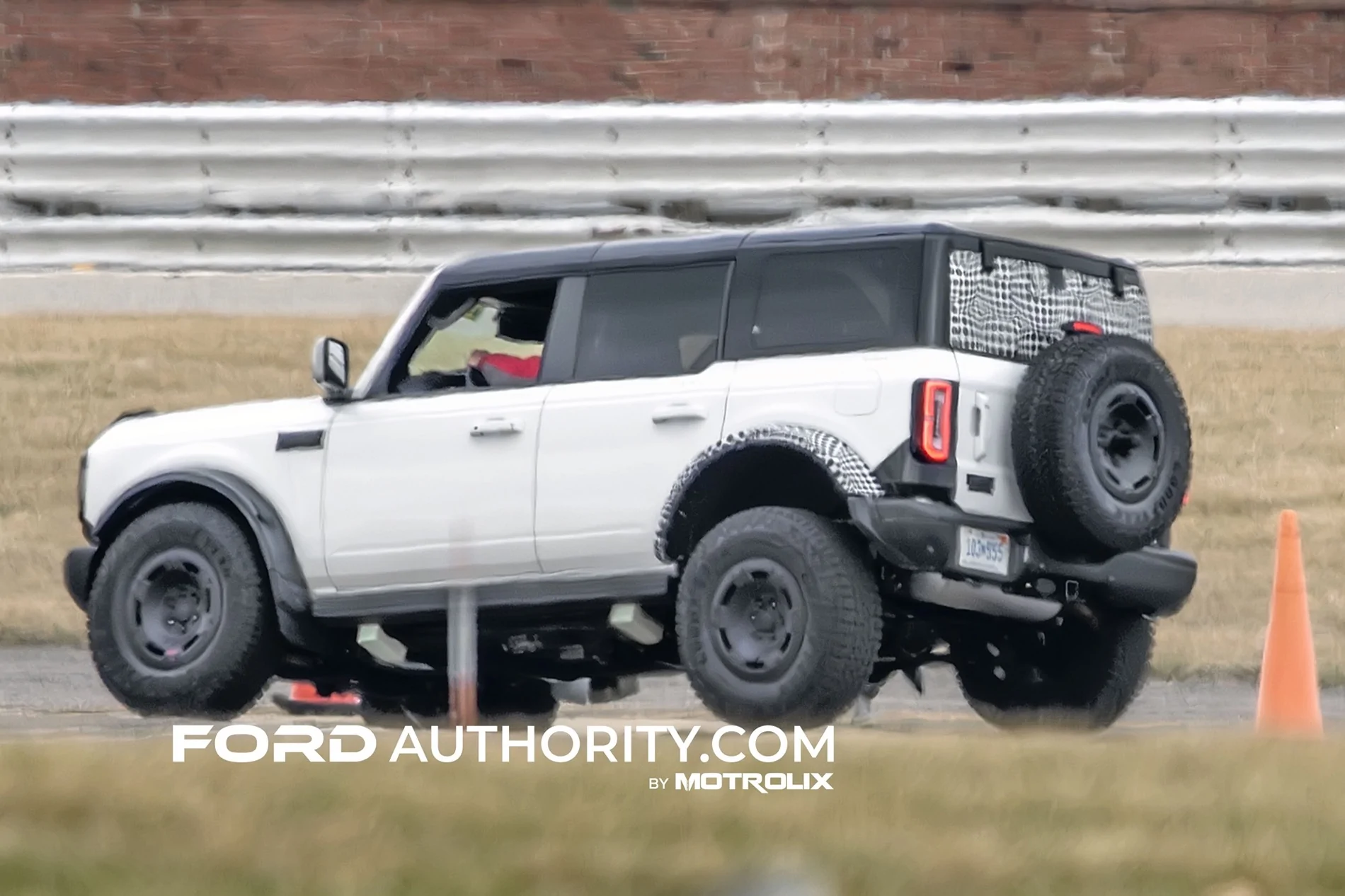 Ford Bronco "Stock" (Prototype?) Bronco Takes on NORRA Mexican 1000 and shows suspension & body changes Ford-Bronco-Four-Door-Prototype-Spy-Shots-New-Variant-March-2026-Exterior-023-side-rear-thr