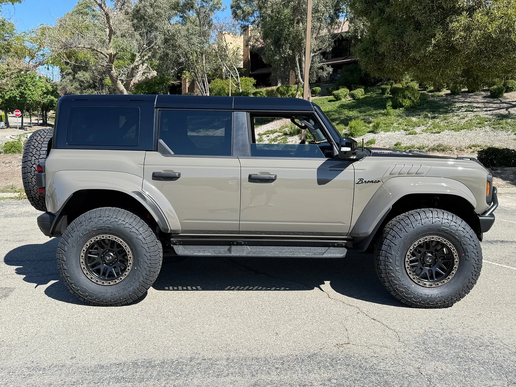 Ford Bronco Marsh Gray Colour Can people post pictures IMG_1837