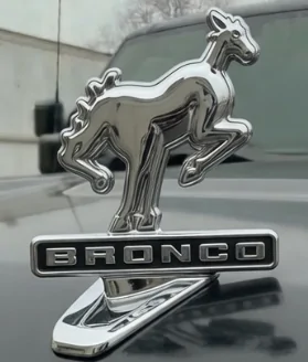 Ford Bronco Retro Street Vibe: Gloss Black & Chrome. Yay or Nay? 1778166319228-kr