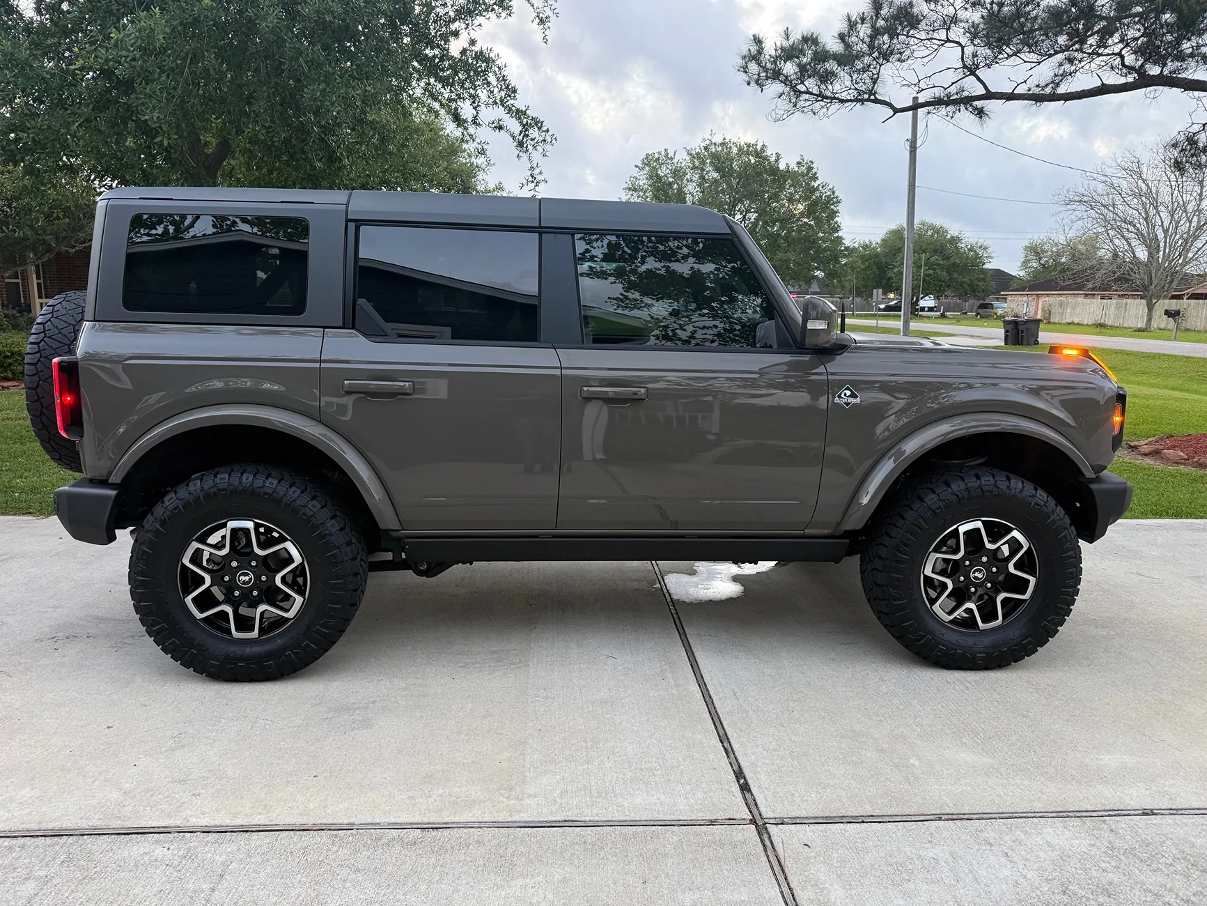 Ford Bronco Marsh Gray Colour Can people post pictures IMG_7660