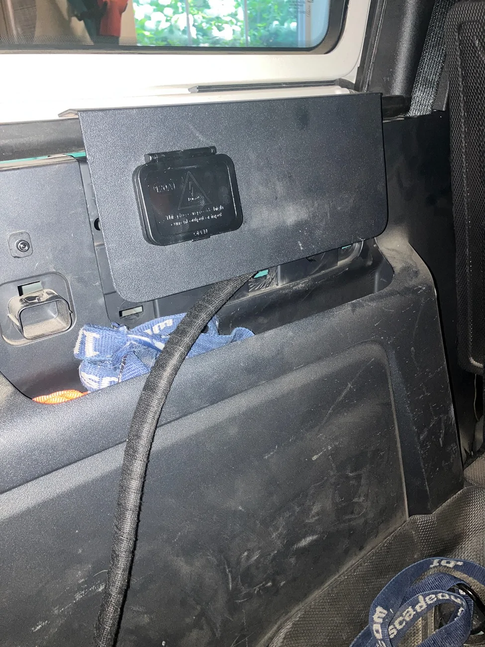 Ford Bronco Wiring to Cargo Area IMG_8735