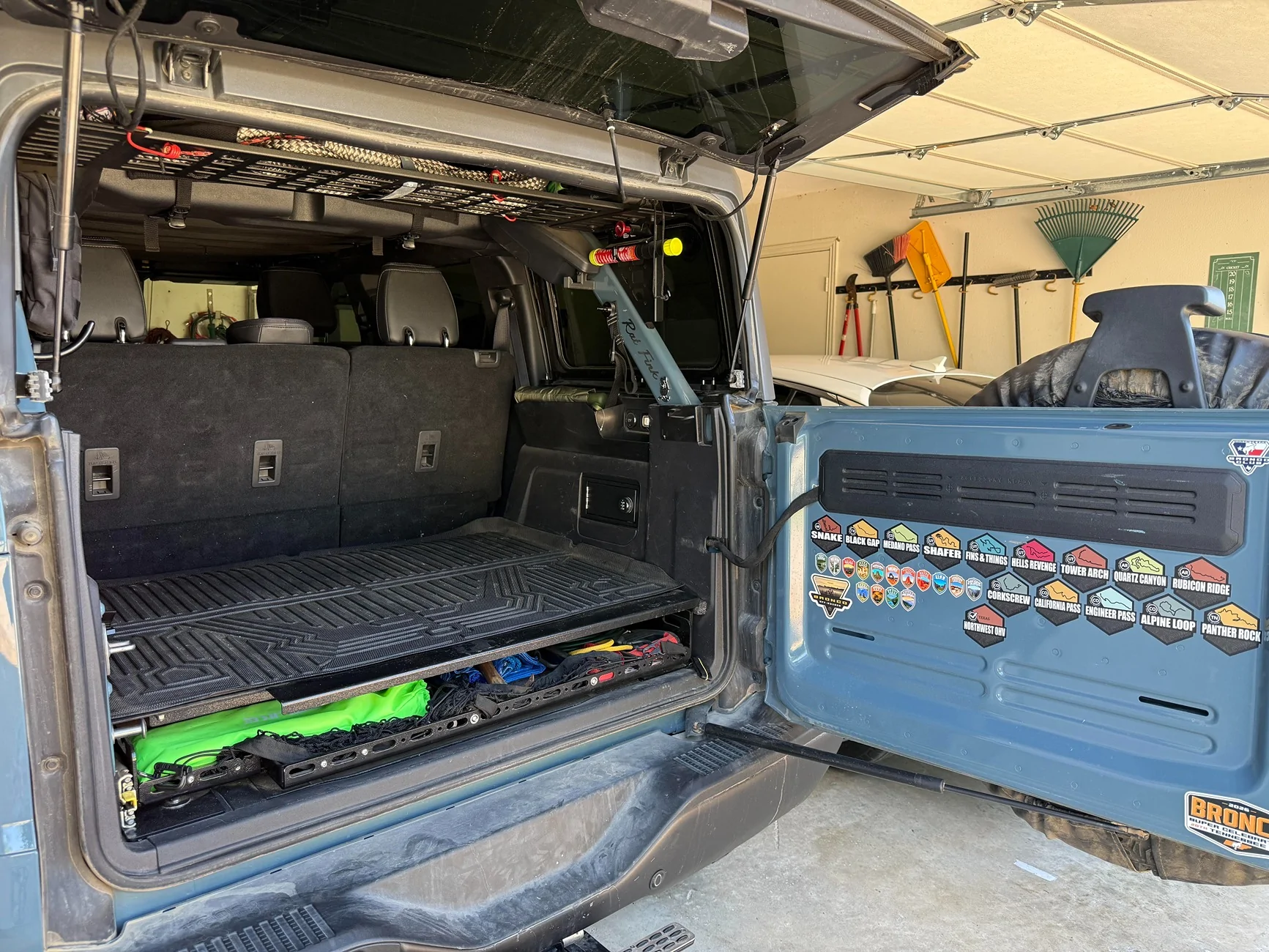 Ford Bronco please show me your recovery kits and bags. bronco trunk