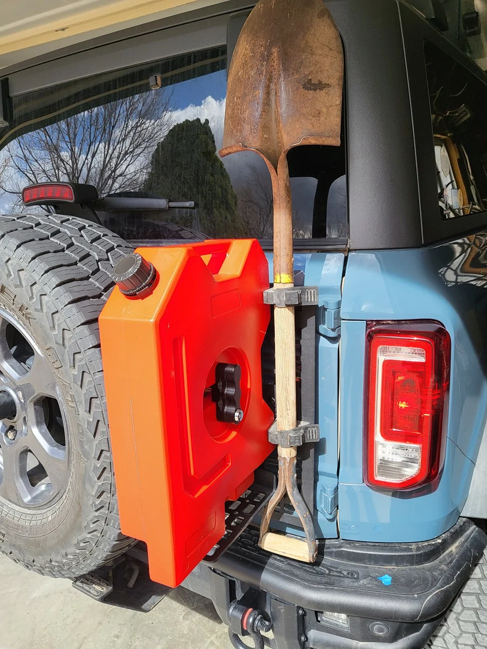 Ford Bronco please show me your recovery kits and bags. 20250313_142913
