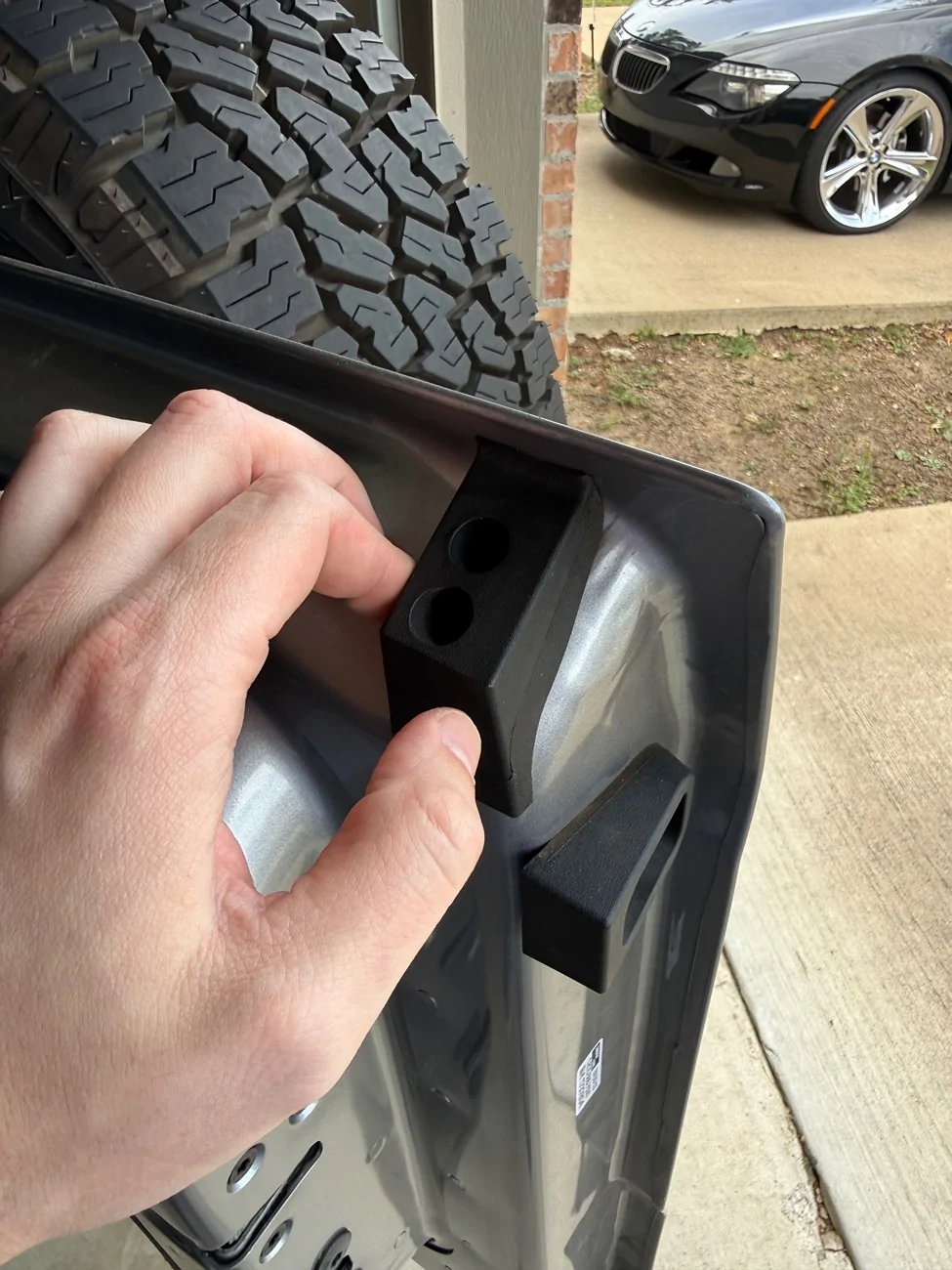 Ford Bronco Tailgate Rattle / Tick Issue Fix -- TSB 23-2163 IMG_6164