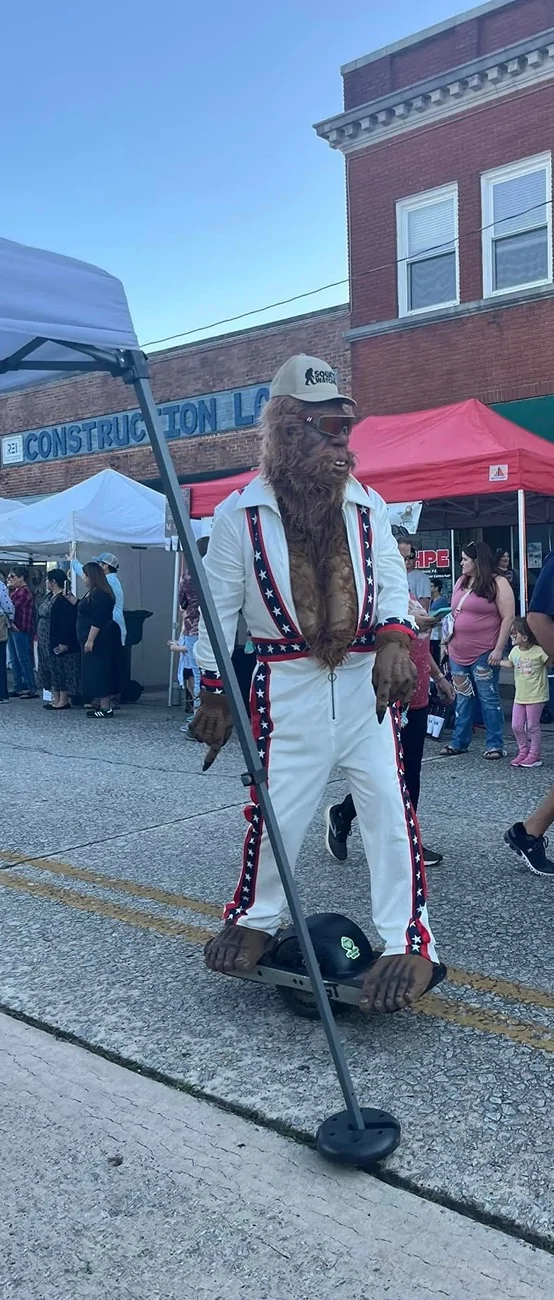Ford Bronco Sasquatch Sighting Today- Post'em When You See Them. IMG_5293