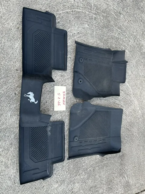 Ford Bronco Factory 2 door Bronco FORD molded floor mats IMG_2355