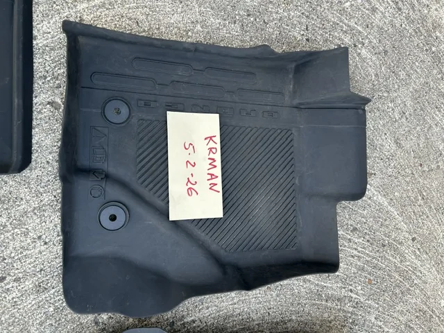 Ford Bronco Factory 2 door Bronco FORD molded floor mats IMG_2356