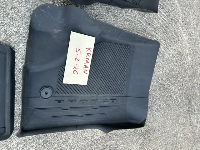 Ford Bronco Factory 2 door Bronco FORD molded floor mats IMG_2357