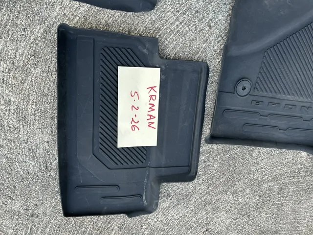 Ford Bronco Factory 2 door Bronco FORD molded floor mats IMG_2358