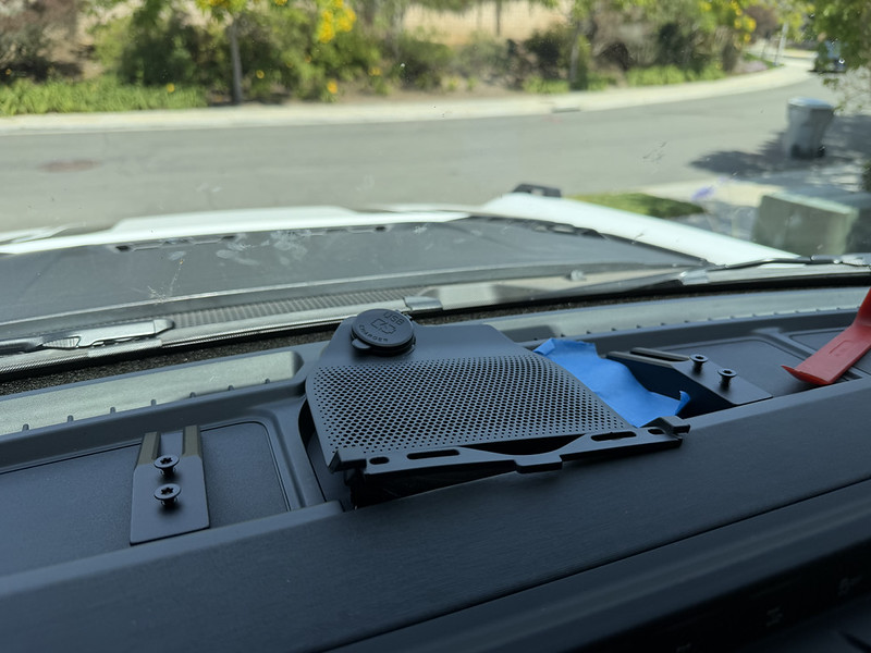 Ford Bronco TackForm 25w wireless charger and higher wattage USB-C installation IMG_5530-L