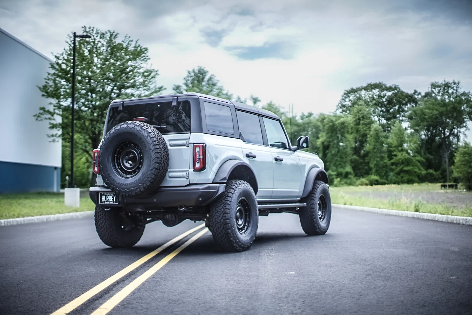Ford Bronco 37” tires + Eibach Pro Coilovers + 0 offset NOMAD Avro wheels installed DSC02885