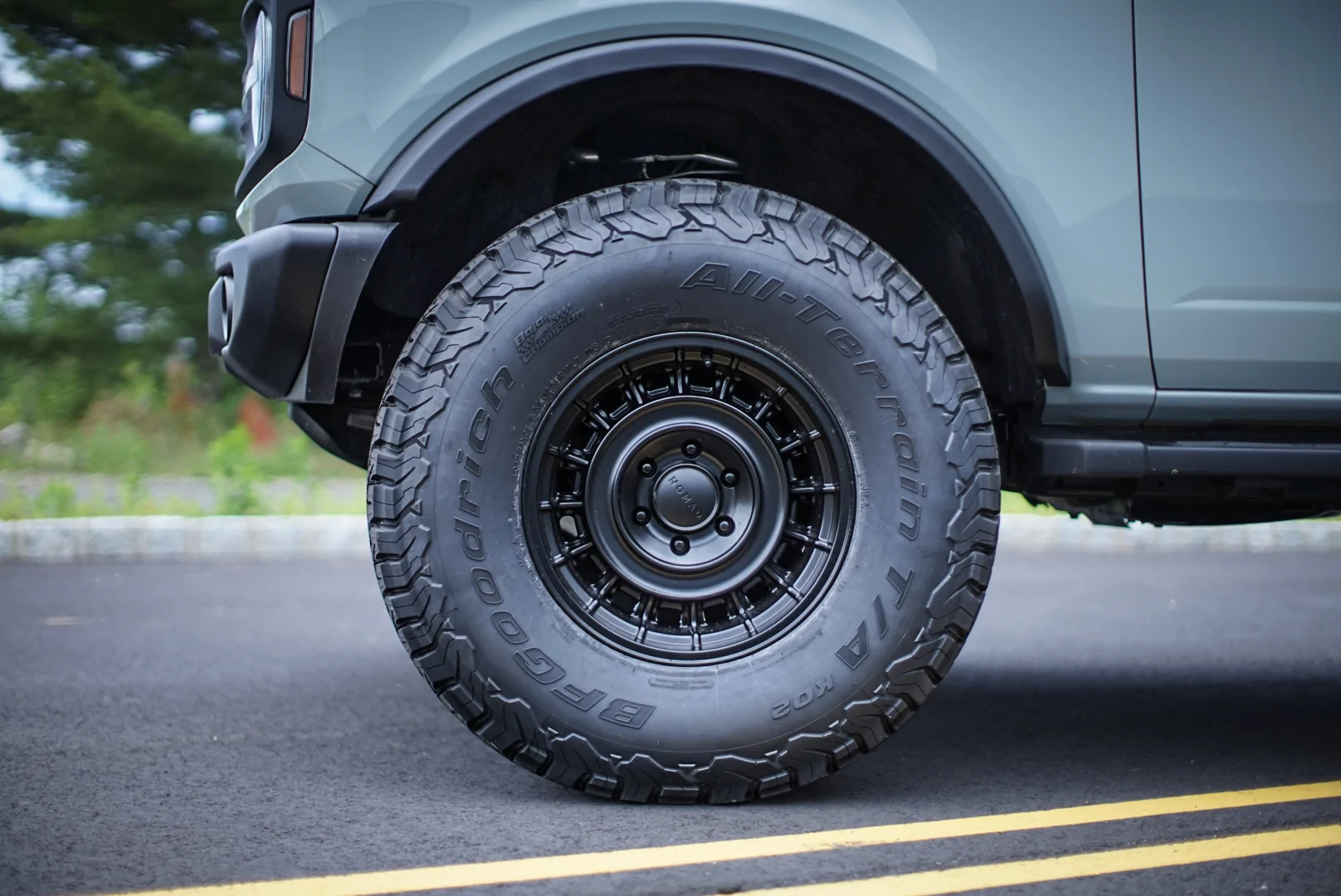Ford Bronco 37” tires + Eibach Pro Coilovers + 0 offset NOMAD Avro wheels installed DSC02893