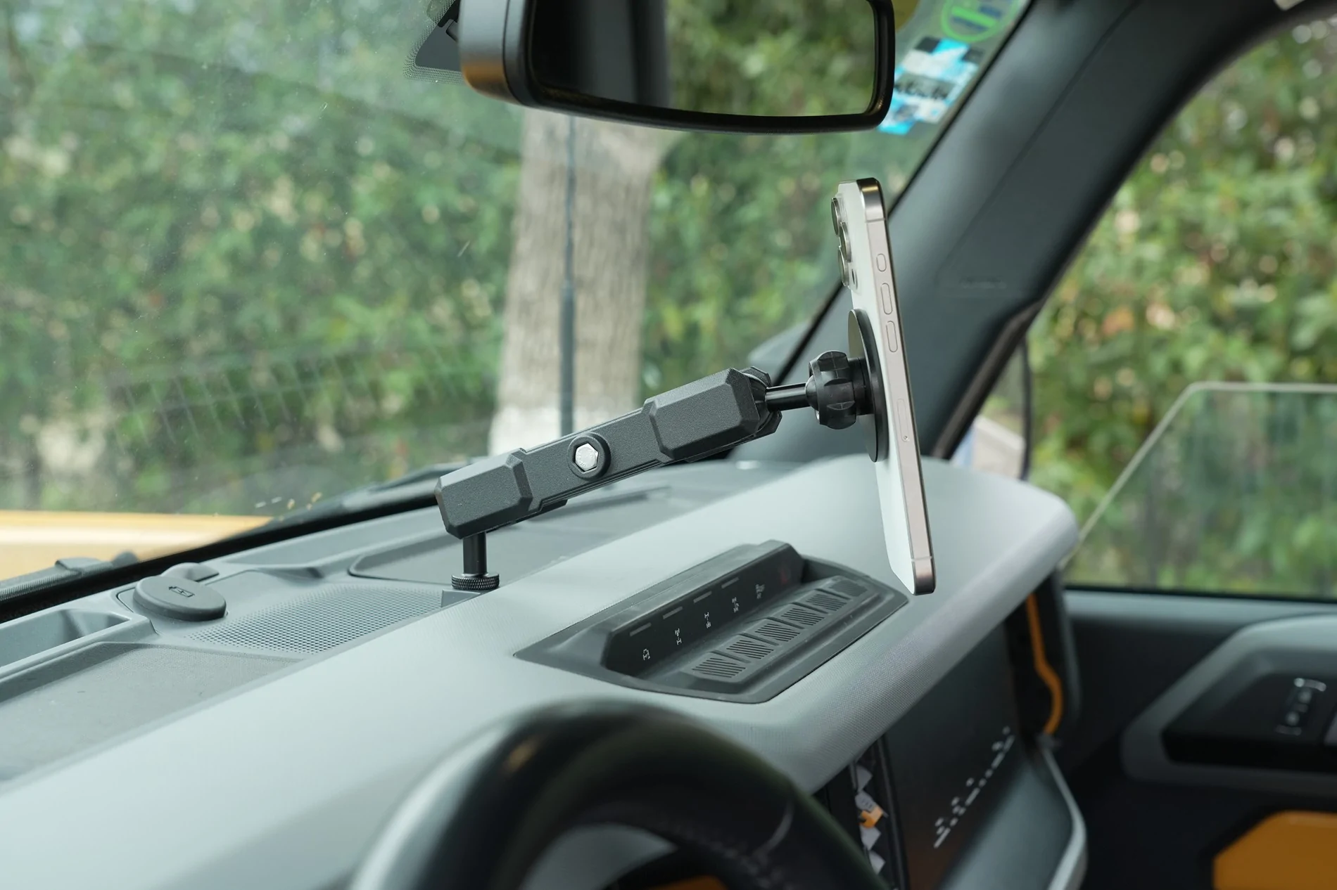 Ford Bronco 🚨 Mabett New Product: Aluminum Dashboard  Magnetic Phone Mount 20260522-103143