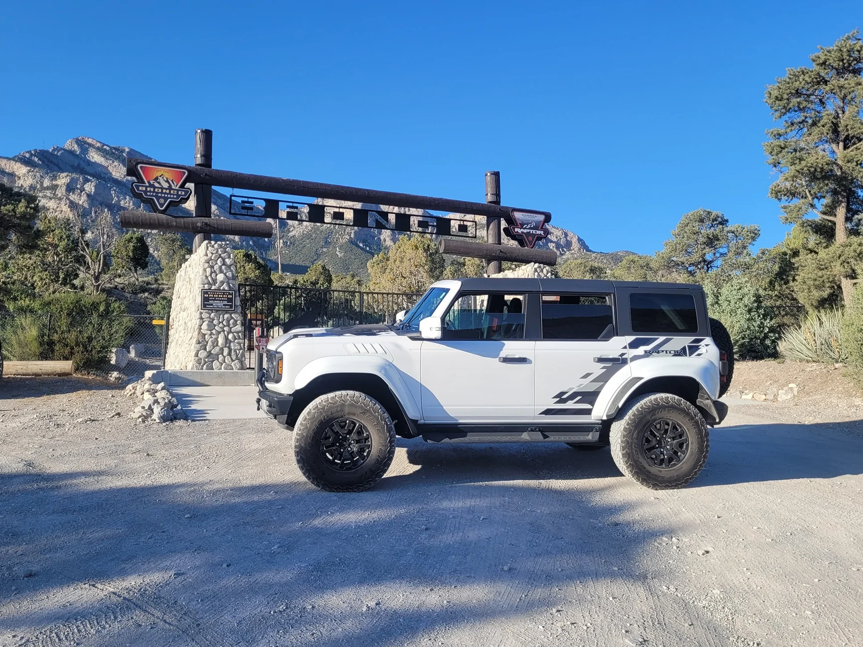 Ford Bronco LV Offradeo 1000009884