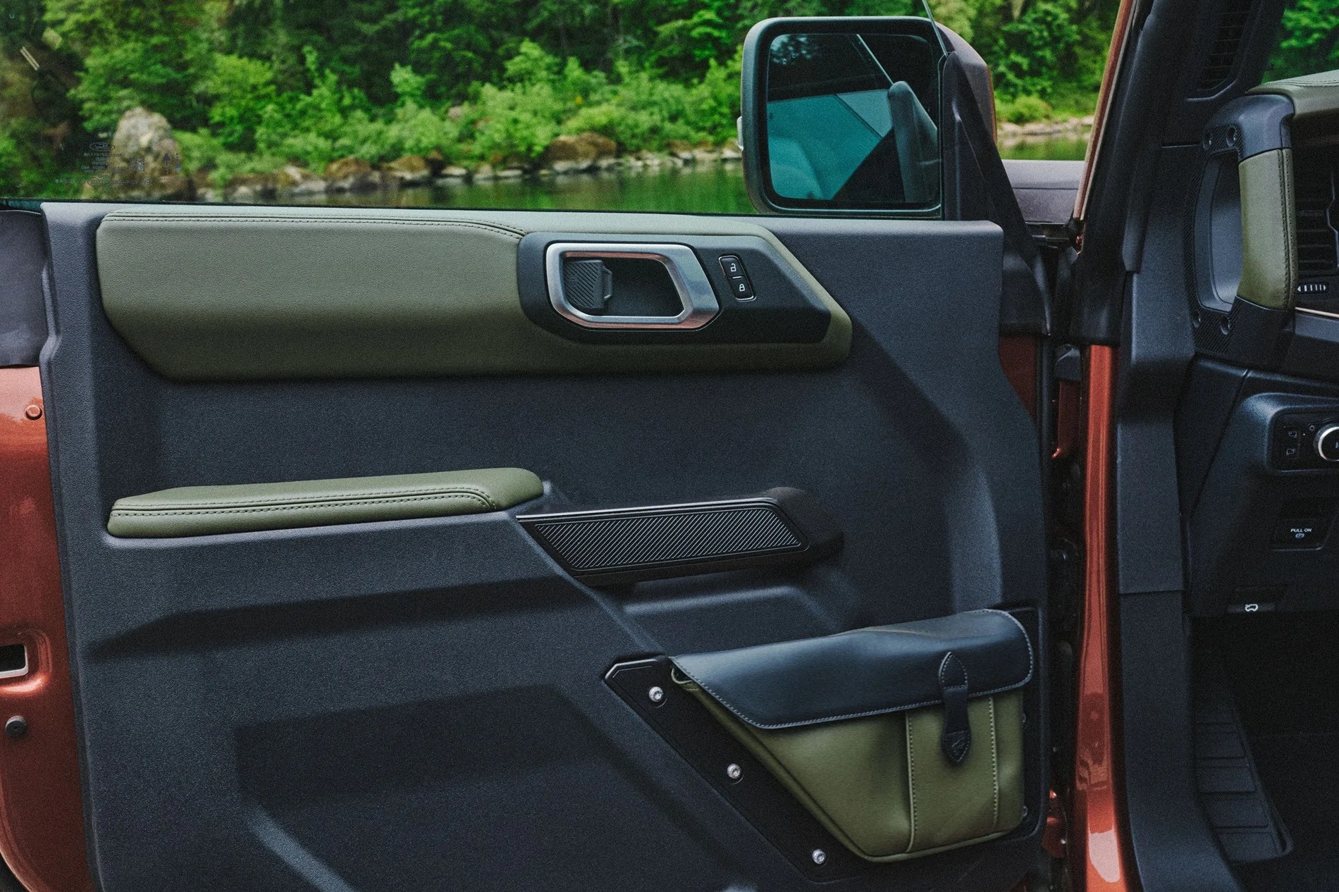 Ford Bronco 2027 Bronco Filson: Specs, Price, Features, Everything You Need to Know New_2027_Bronco_Filson _First_Edition_8_59