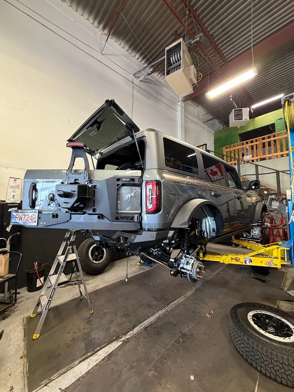 Ford Bronco CARBONIZED GRAY Bronco Club 31538