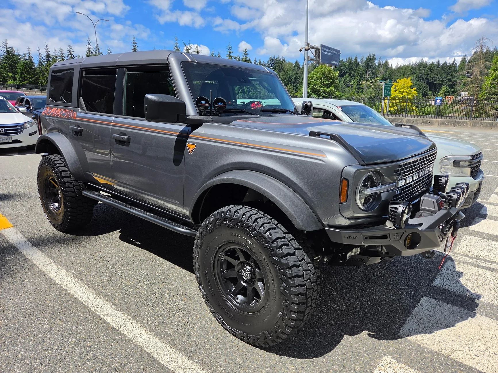 Ford Bronco CARBONIZED GRAY Bronco Club 31805