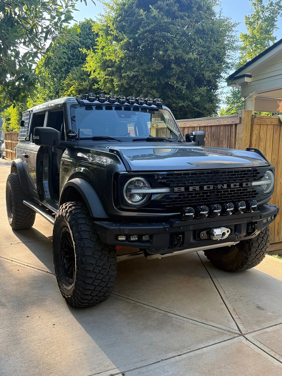 Ford Bronco CARBONIZED GRAY Bronco Club IMG_4518