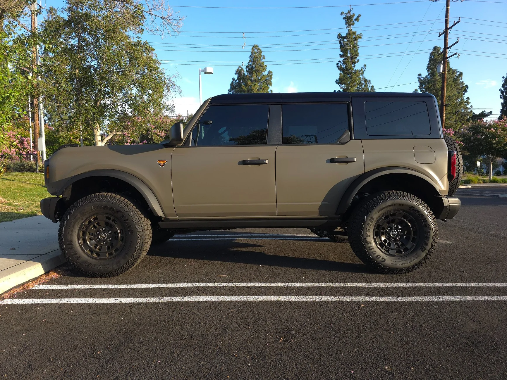 Ford Bronco Marsh Gray Colour Can people post pictures 20260606_190132