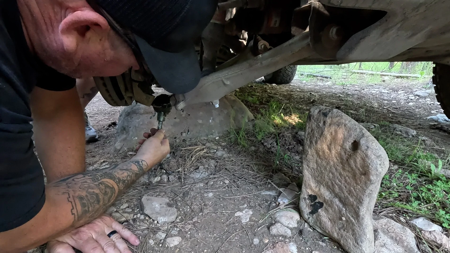 Ford Bronco Lower ball joint nuts missing or fell off?? main video.00_17_43_21.Still004