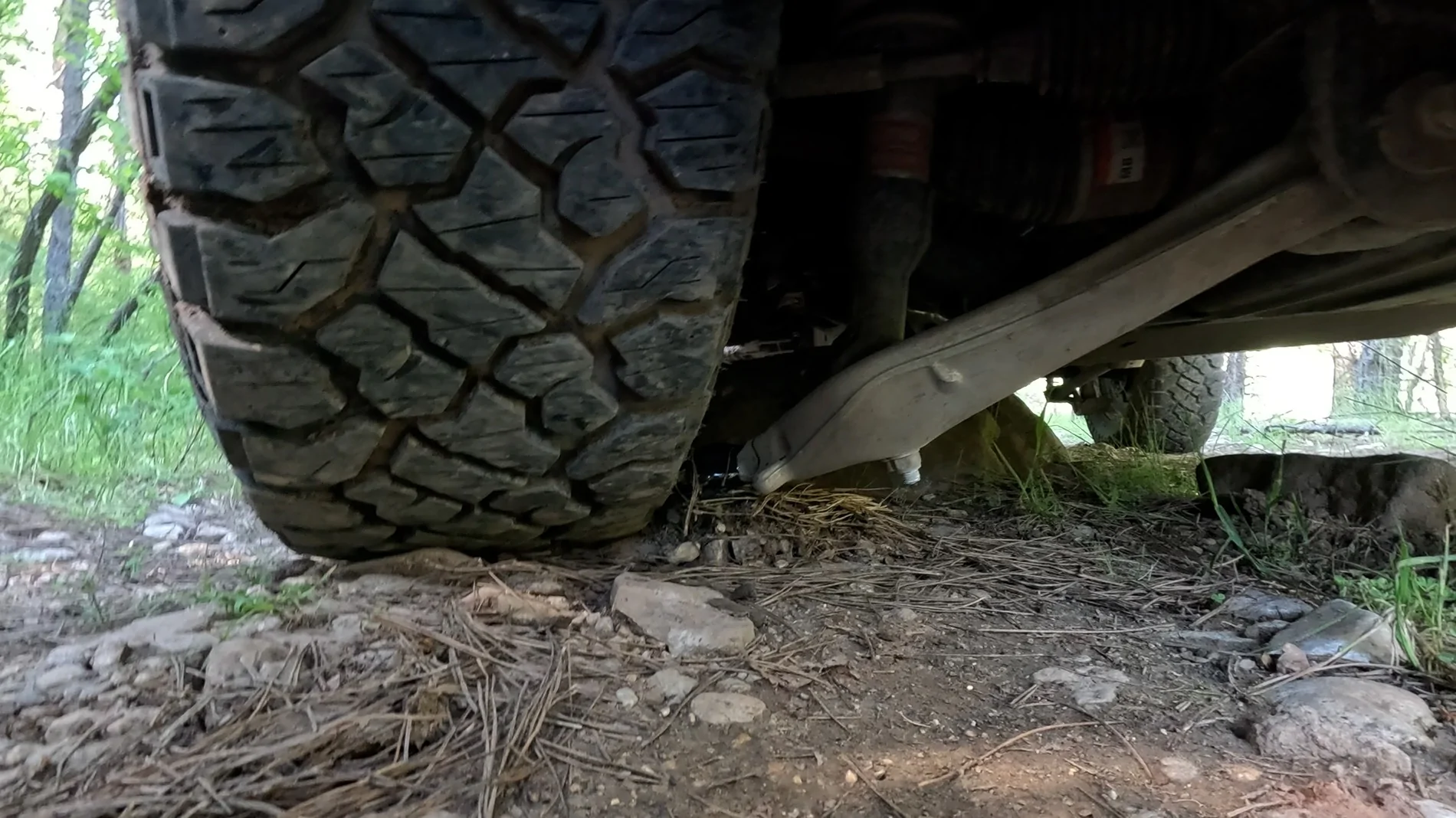 Ford Bronco Lower ball joint nuts missing or fell off?? main video.00_15_35_03.Still002