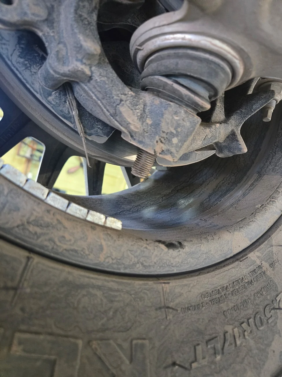 Ford Bronco Lower ball joint nuts missing or fell off?? pic from dav